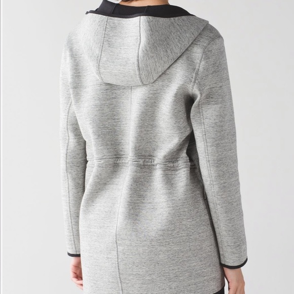 Lululemon City Bound Wrap!! Barely Worn! - Picture 6 of 10